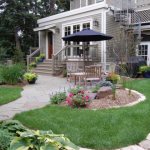 Do-it-yourself landscaping in front of a country house - a guide