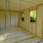 Insulation with sprayed polyurethane foam